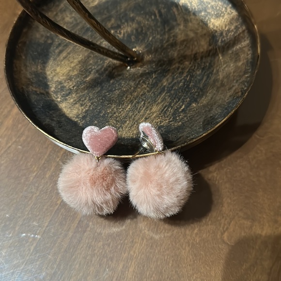 Cute Fluffy Earring [New] - Picture 6 of 7
